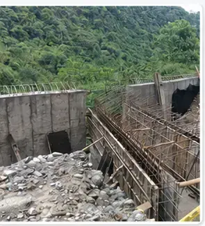 Estructura de contención y cimentación en obra sobre cauce